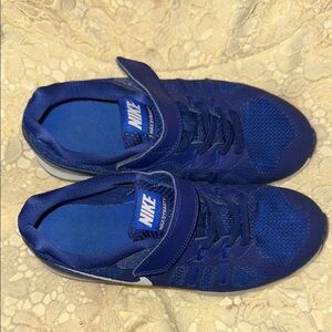 Nike Air MAX DYNASTY Kids Size US 2.5Y Royal Blue & White Sneakers